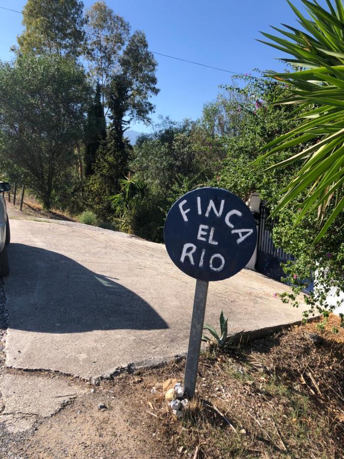 Finca El Rio, The Studio Self Catering With Pool And Hydrotherapy Jacuzzi Set In Beautiful Gardens, Guaro Bagian luar foto